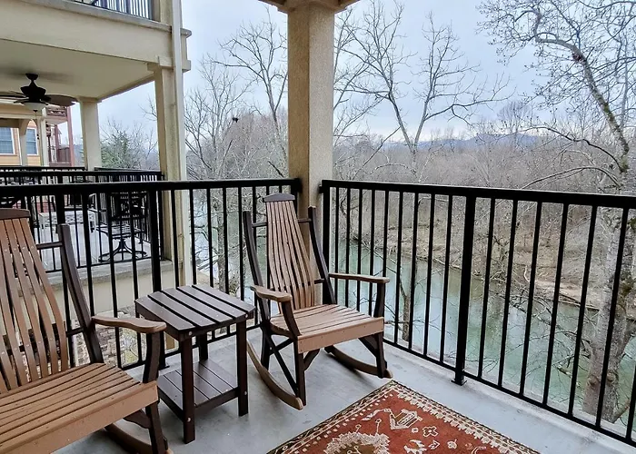 Jan\'S Riverside Retreat